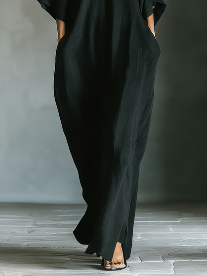 Costanza | Maxi abito nero con maniche a kimono e scollo a V